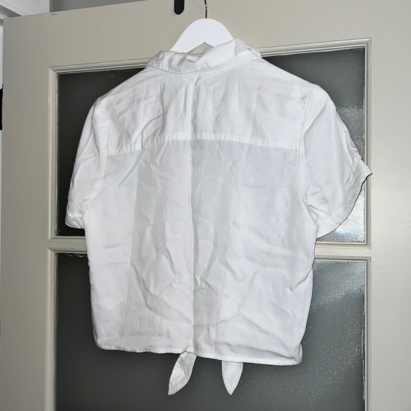 White tie front, button down blouse brand new and never worn - Picture 2 of 3
